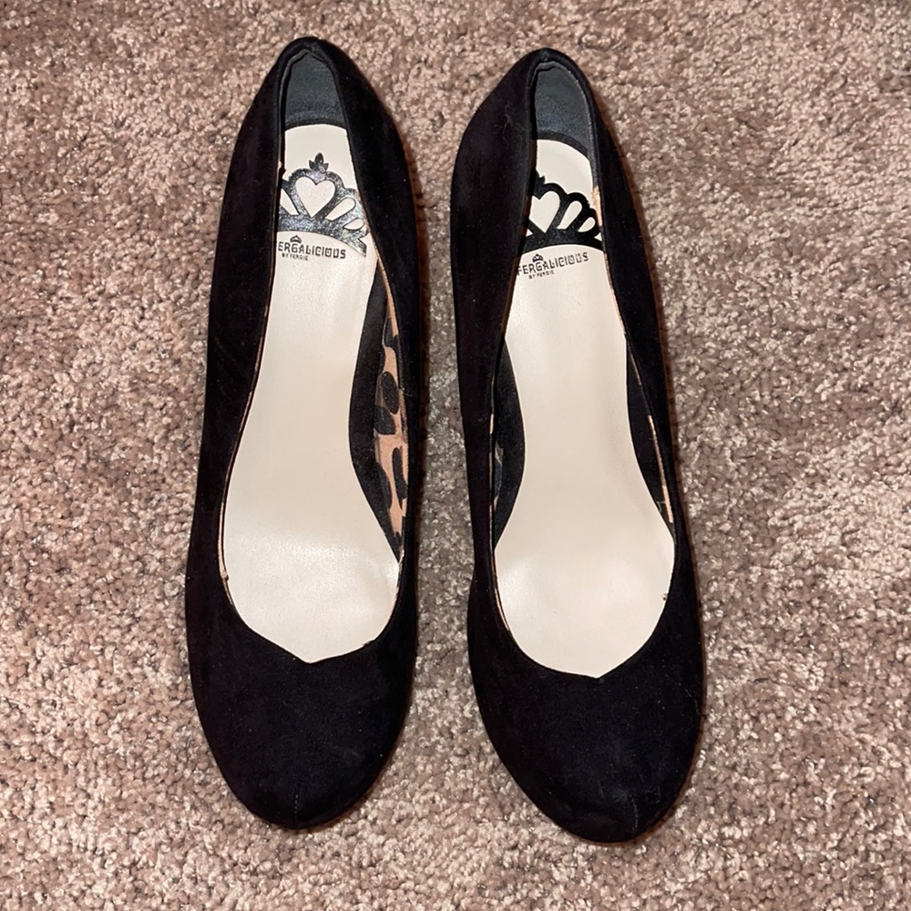 Black wedges